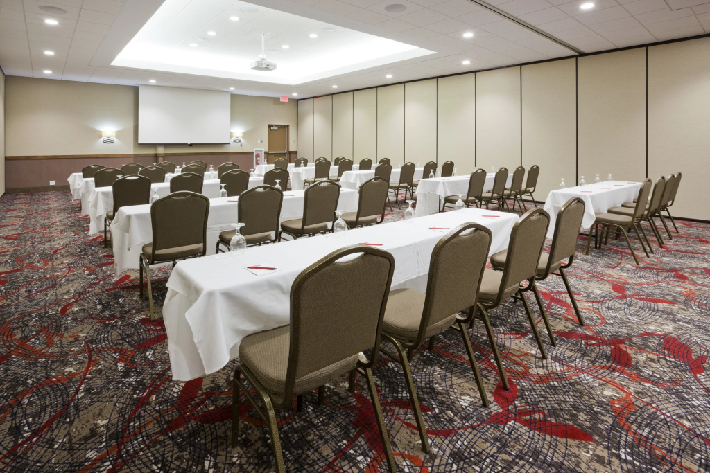 Holiday Inn Express & Suites Willmar by IHG
