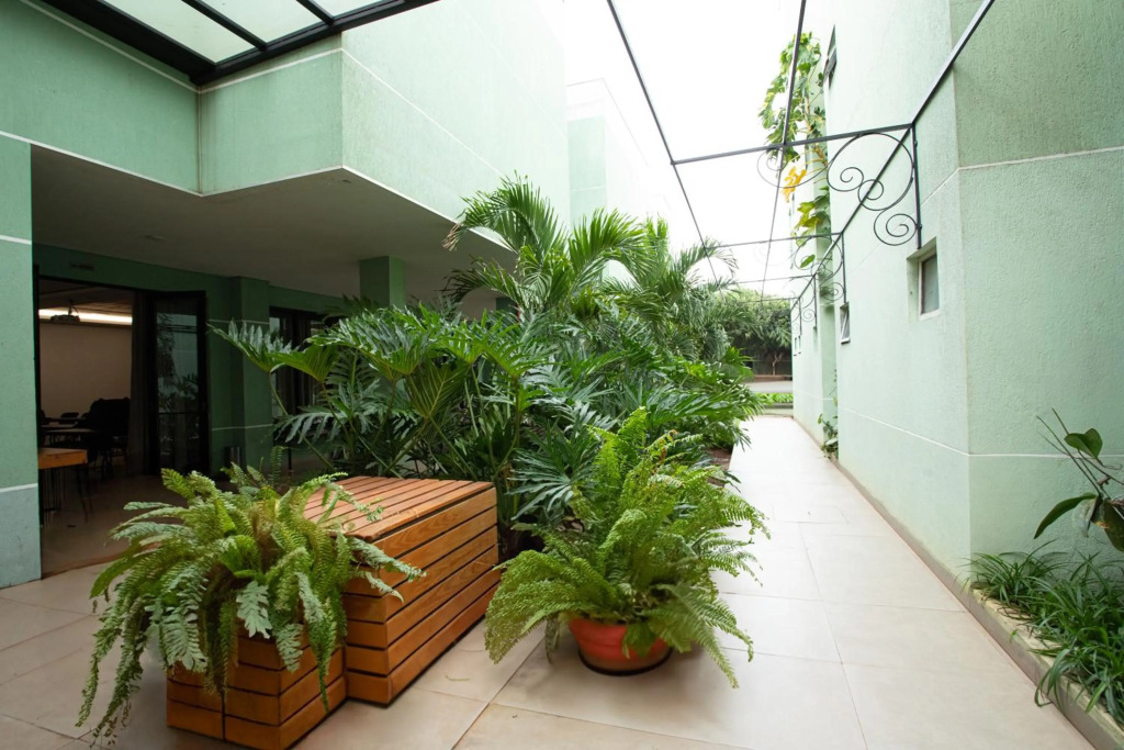 Ellus Hotel