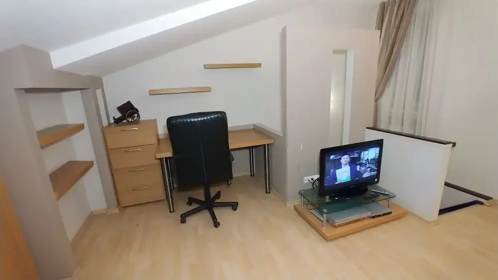 Deluxe 2 Bedroom Apartment Near Kreschatyk - 4001