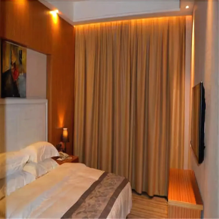 Shangsu Qingxiang Hotel (Yueyanglou Pedestrian Street)