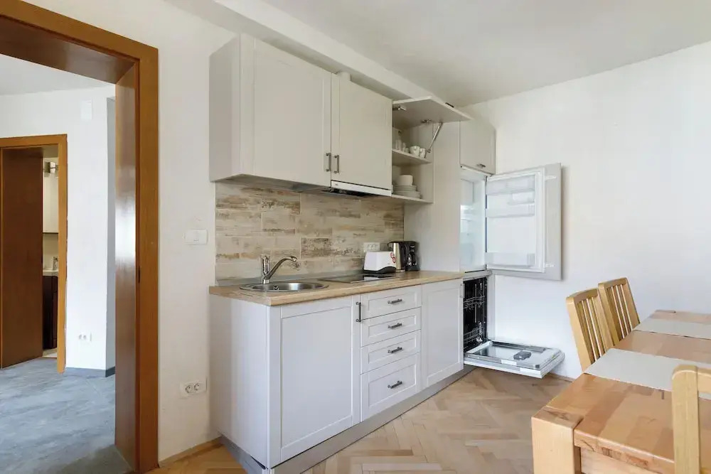 AKI GRAY Apartment