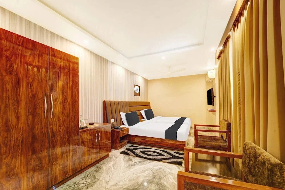 Super Townhouse OAK The Dev Regency