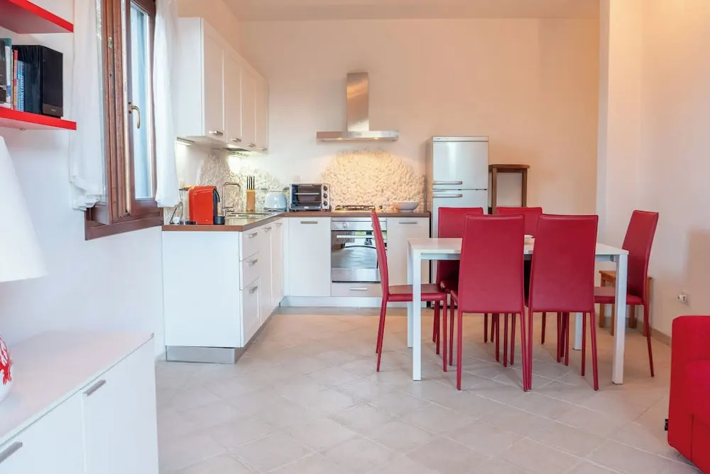 Villa Victoria 1.5 Km From The Beach