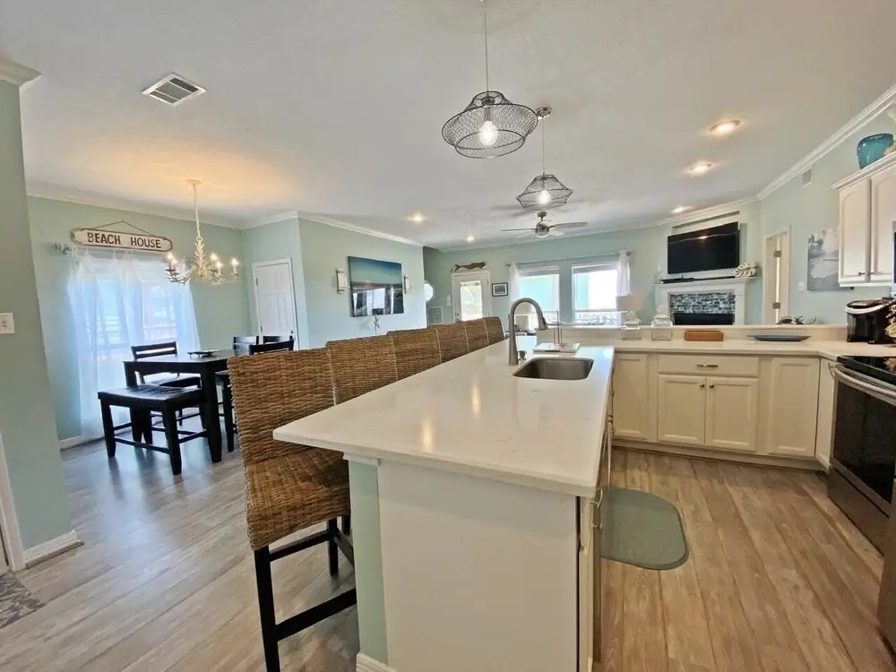 Stay Salty 3 Bedroom Home by RedAwning