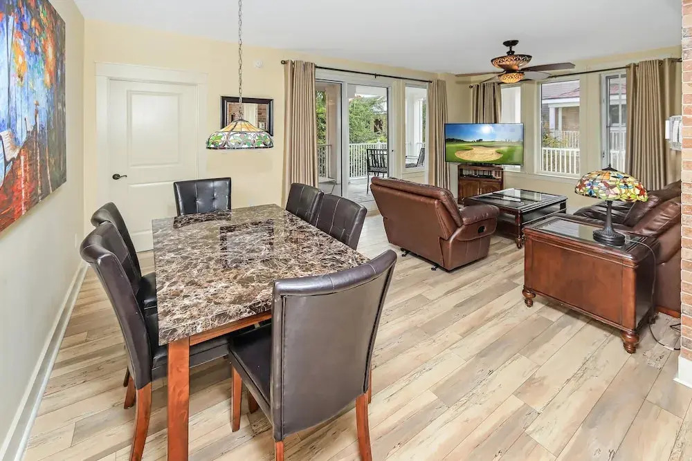 Market Street Inn 248- Beauty by the Bay