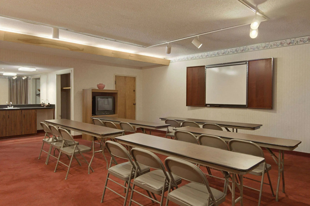Days Inn by Wyndham Clinton - Laurens I-26