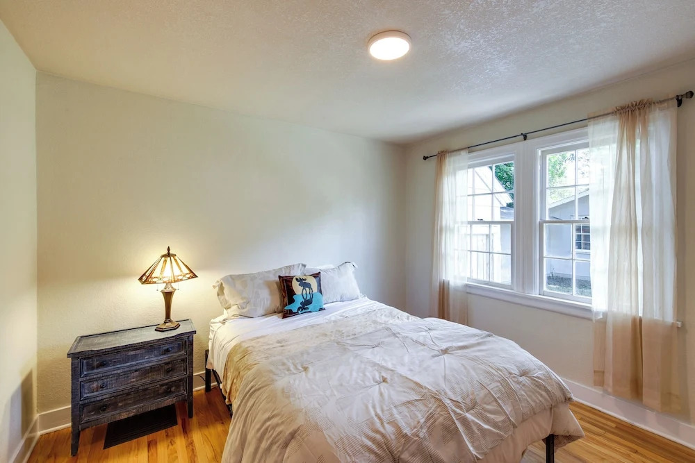 Charming Hamilton Hideaway: Half-mi to Main St!