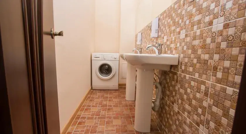 Hostel Positive