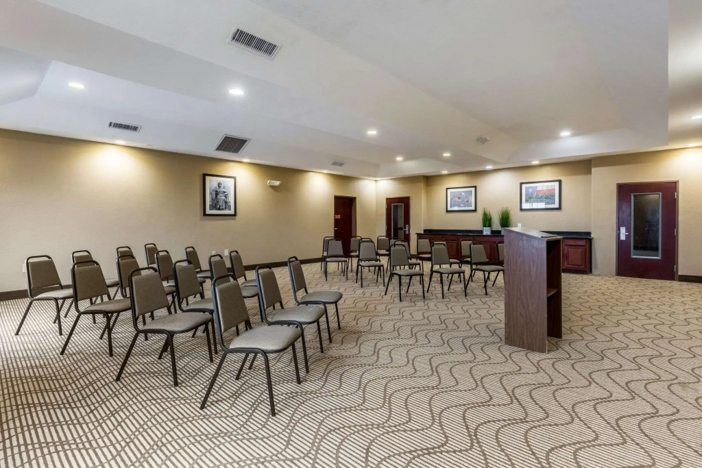 Comfort Suites Galveston Cruise Port Area - Beachside