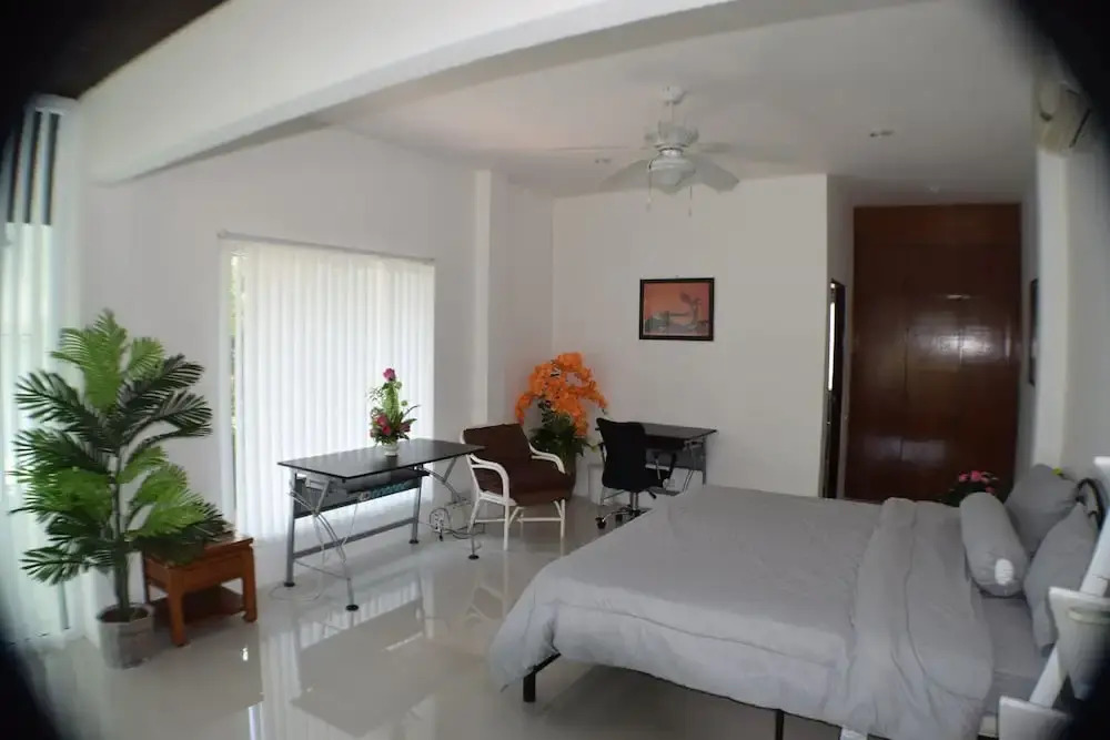 Very large Villa suitable for a large group up to 10 people or even 2 families