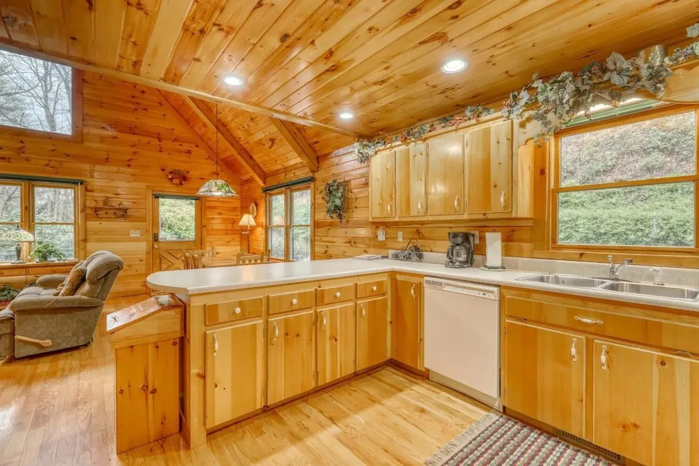 Lucilles Creekside Hideaway