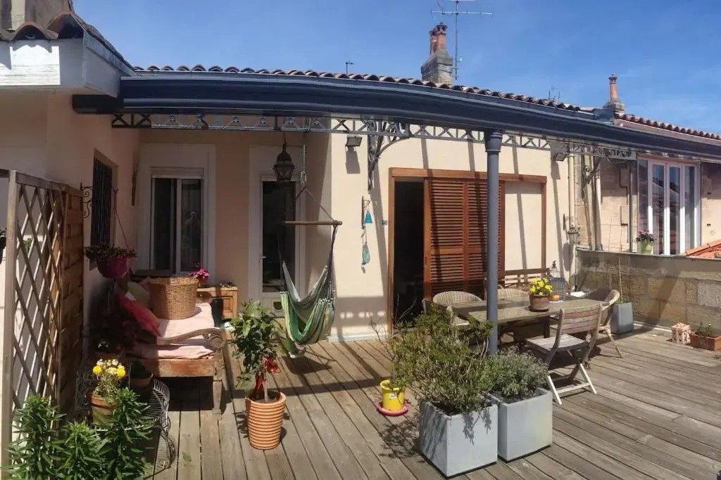 Chambre cosy et calme indépendante avec Salle de bains -Petit déjeuner-Terrasse- Proche du centre