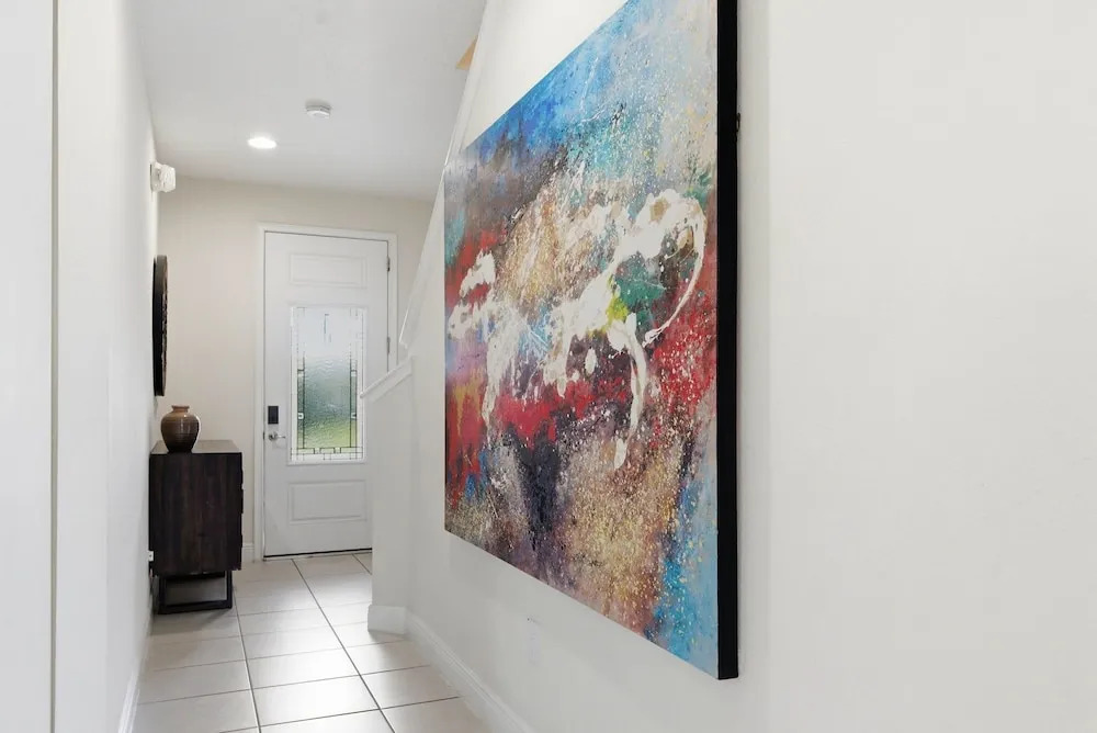 Comfort 6BR Getaway, Private Pool, Great Location