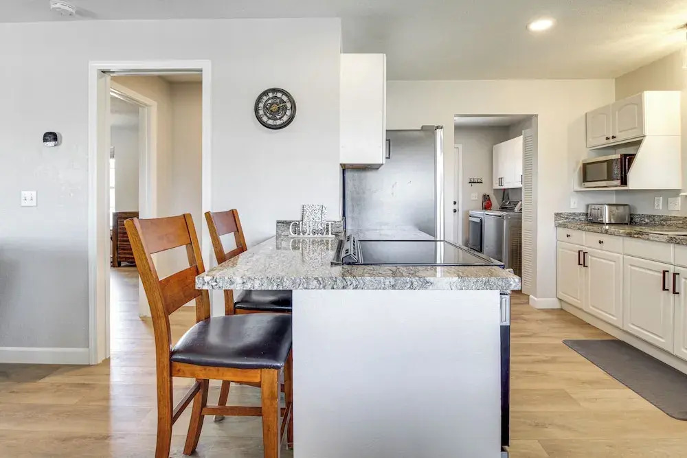 Walk to Dtwn Show Low: Townhome w/ Balcony