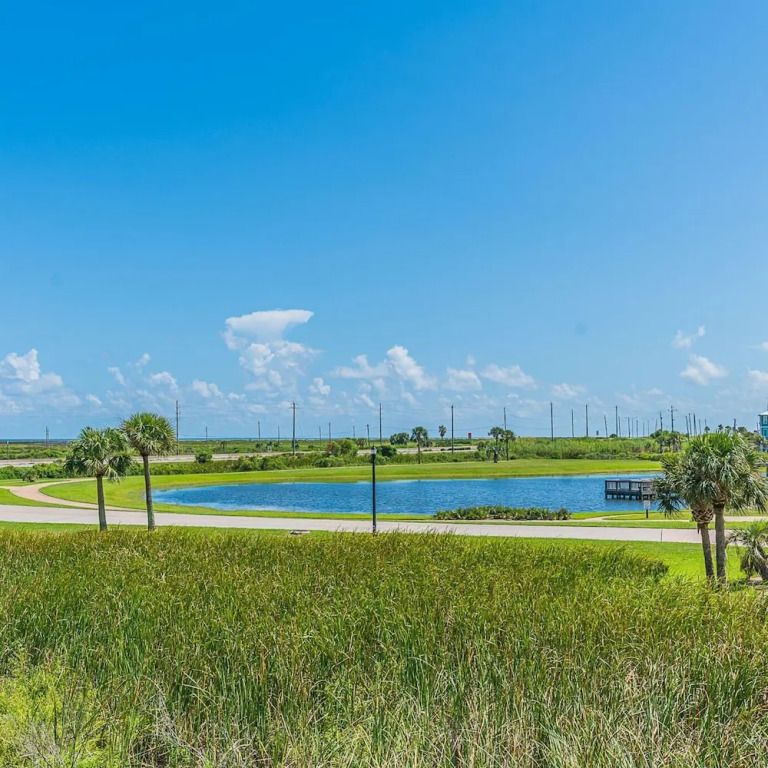 Stunning Views Beach Club 2 Pools and Amenities