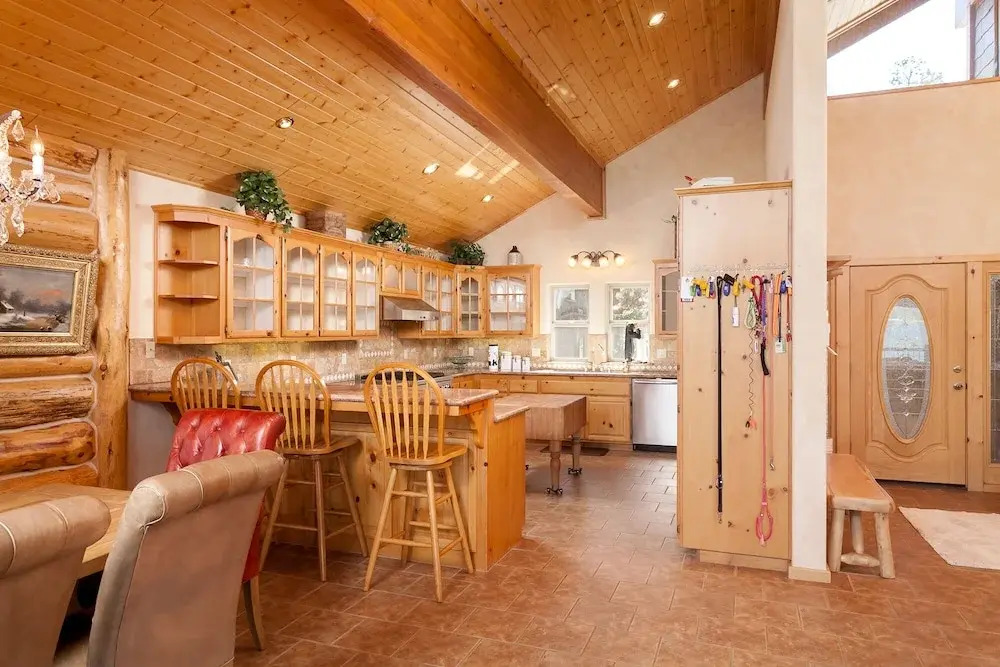 No. 27 Lakefront Lodge - 5 Br Home
