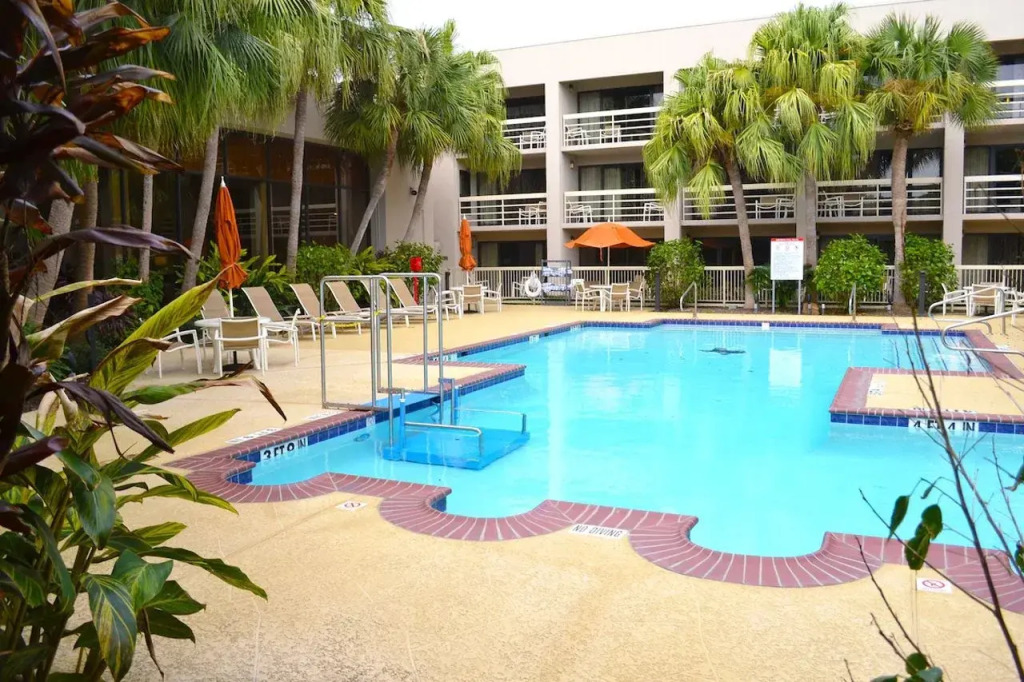 DoubleTree by Hilton Hotel Houston Hobby Airport