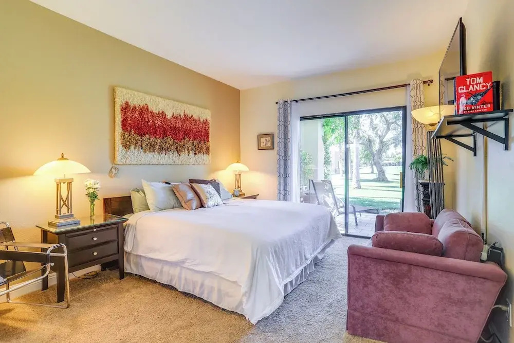Resort Pools + Golf: Palm Springs Condo!