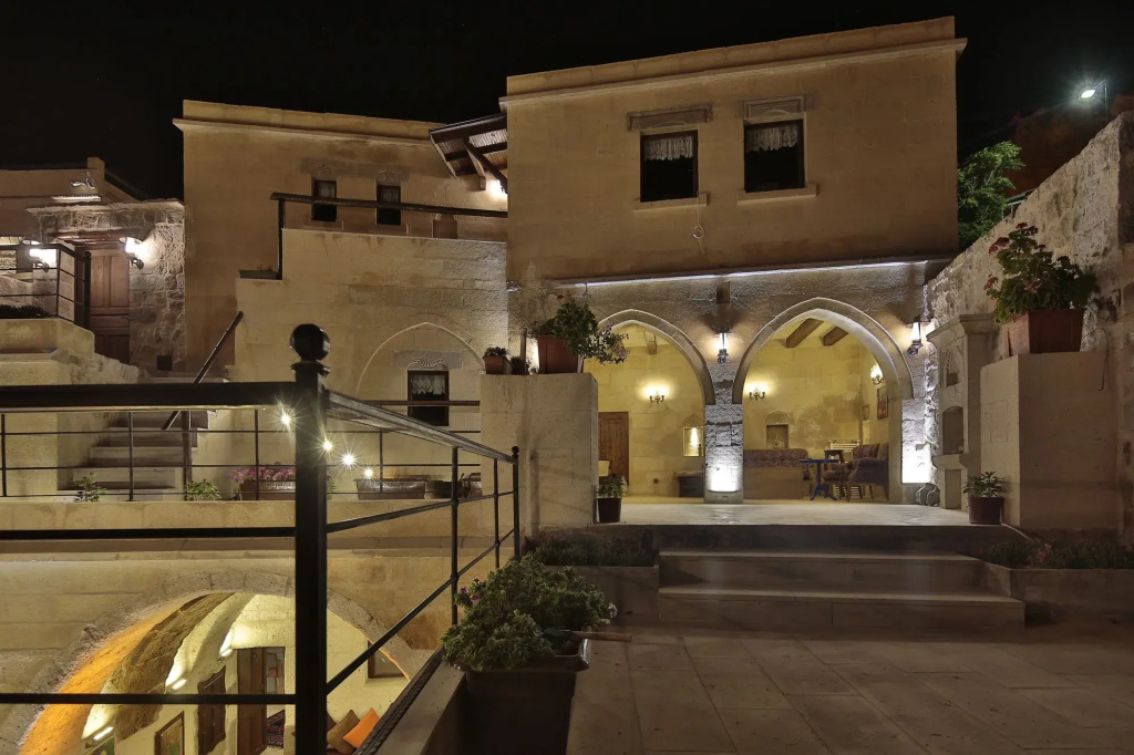 Yaren Cave House