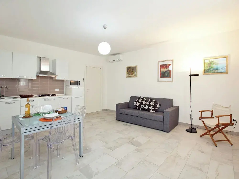 Historic Holiday Home in San Vincenzo near Beach