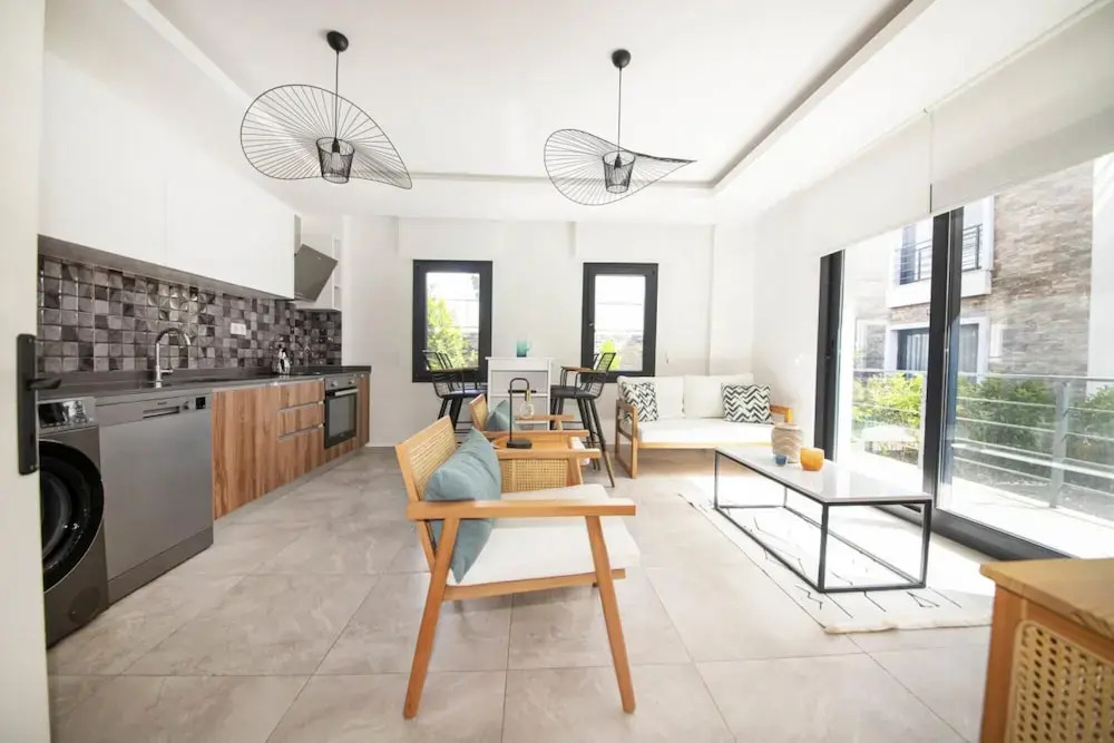 House with Balcony 1 Min to Beach in Bodrum