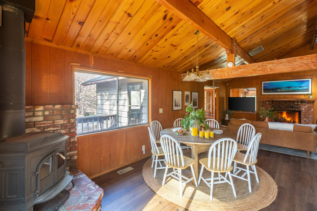 Turtlebear by Avantstay Gazebo Dining + Table Tennis National Forest Backyard + Mins to Snow Summit Turtlebear