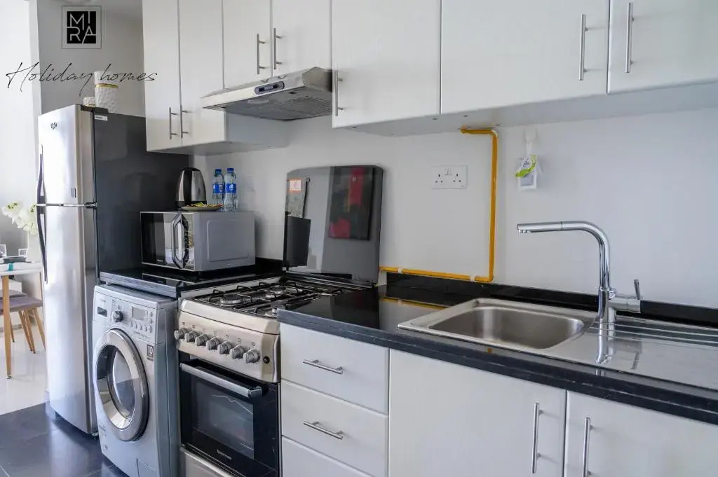 Mira Holiday Homes - Spacious Studio with Balcony - Free Wifi