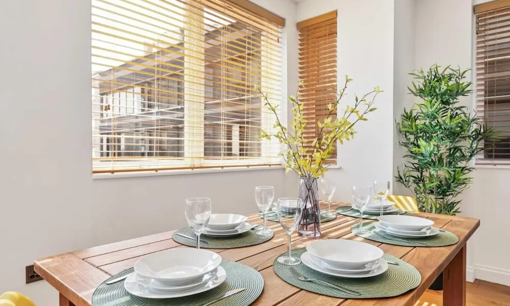 Seaview Heights - two Bedroom two Bathroom Loft Style Apartment Direct Distant sea Views - Fast Wifi