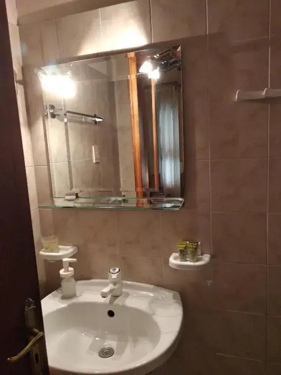Elatos Rooms