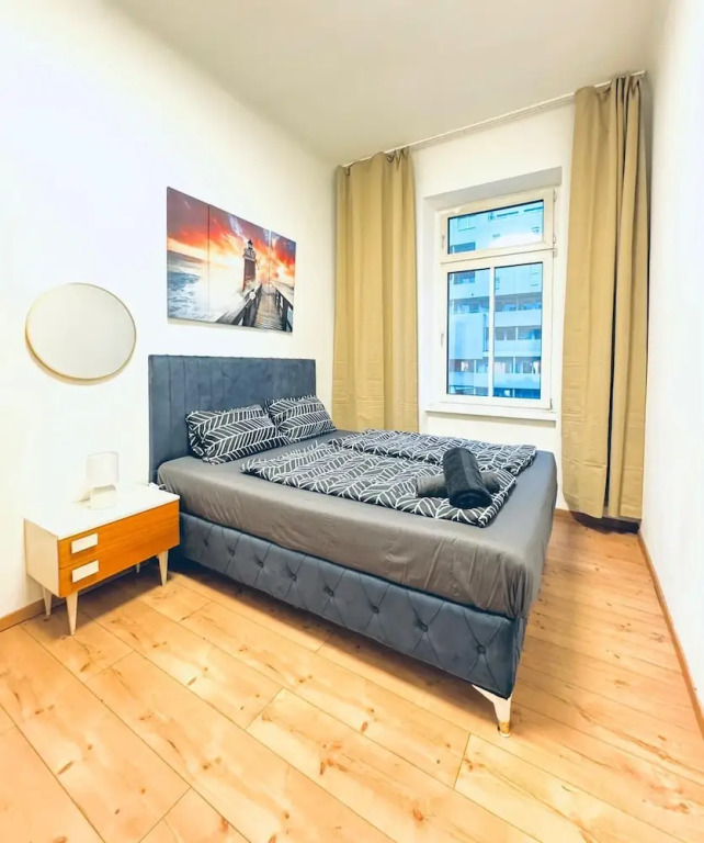 Spacious Private Room Near FAC Platz