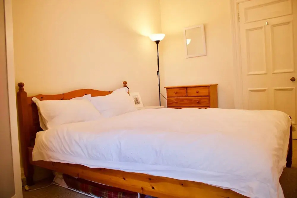 2 Bedroom Bruntsfield Apartment
