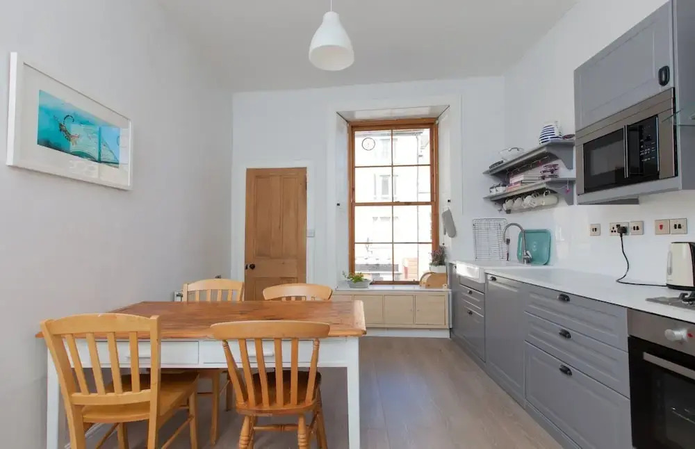 Bright Corner 1BR Tenement Next to Meadows