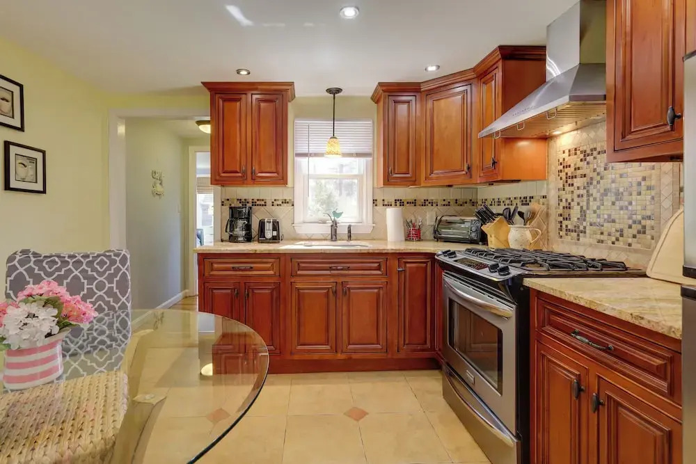 1 Mi to South Village Beach: BBQ-Ready Retreat
