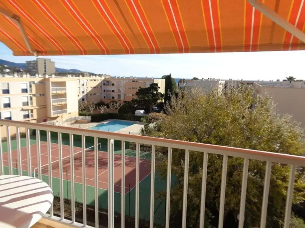 Studio Avec Terrasse Au Lavandou - Fr-1-308-105