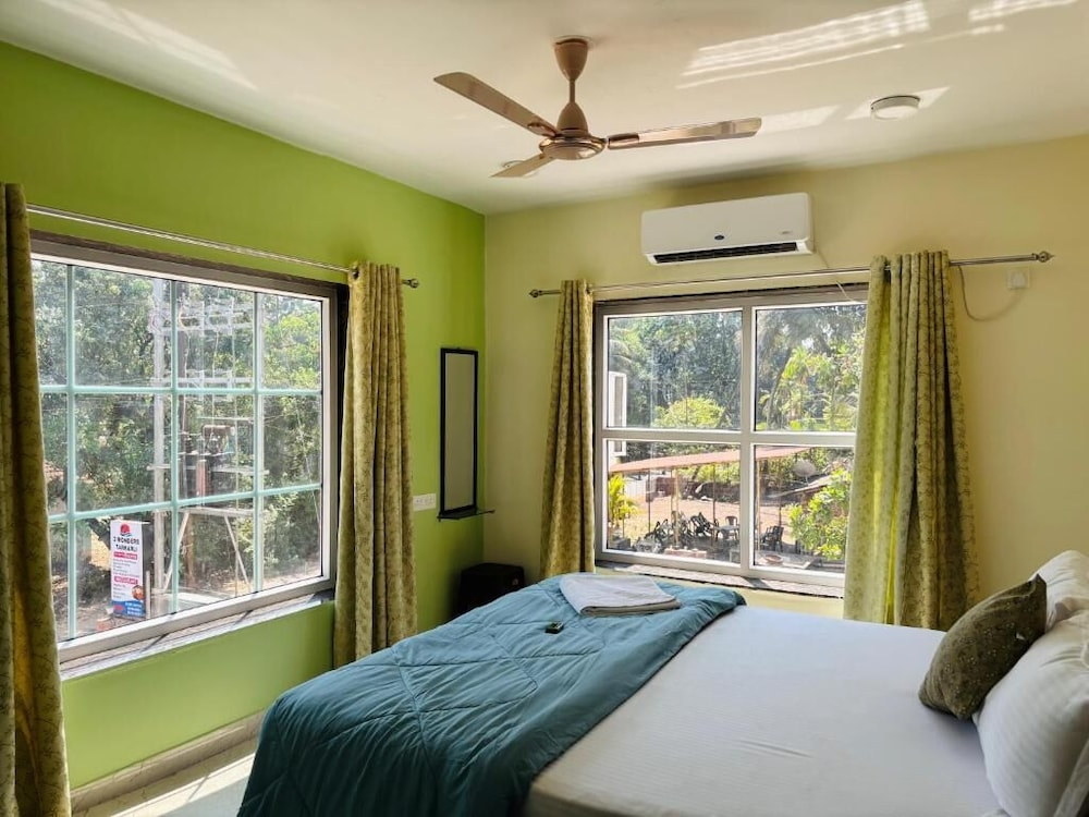 3 WONDERS Tarkarli Hotel and Restaurent