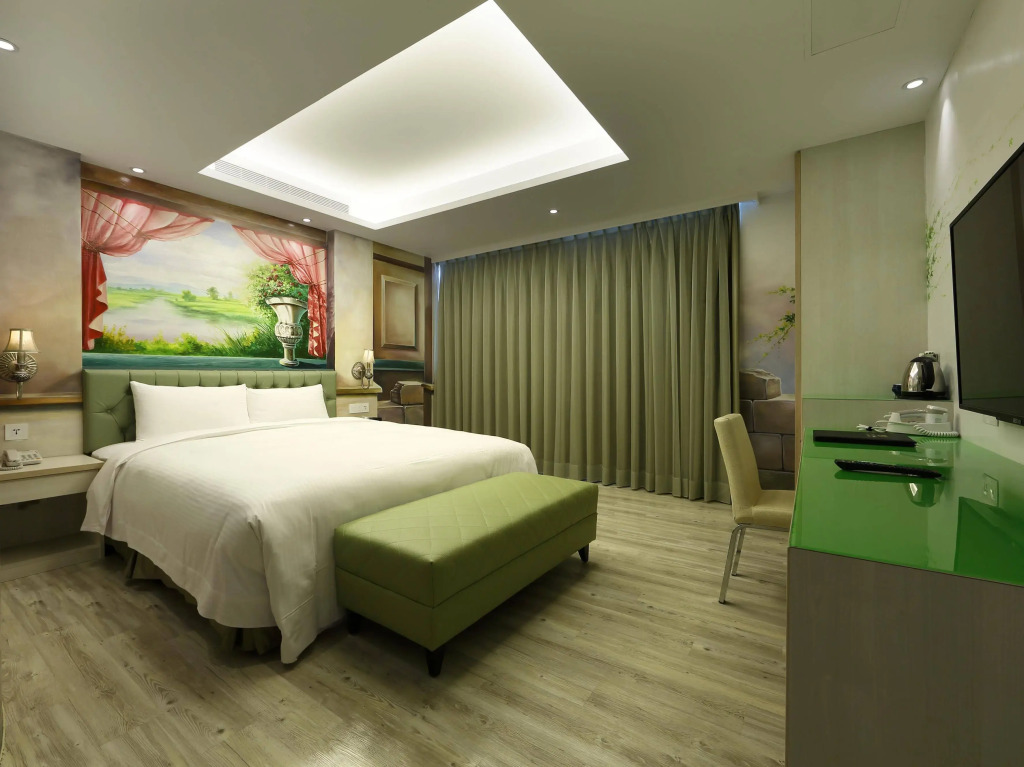 Shichi Hotel