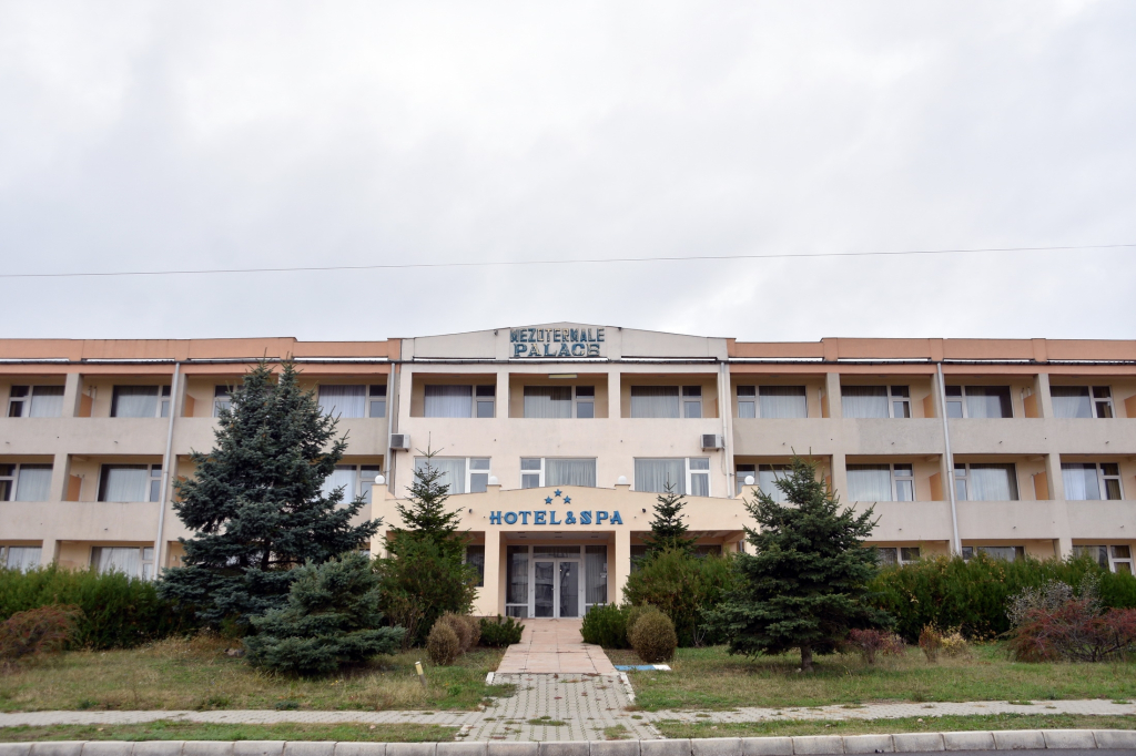 Palace Lake Mezotermale