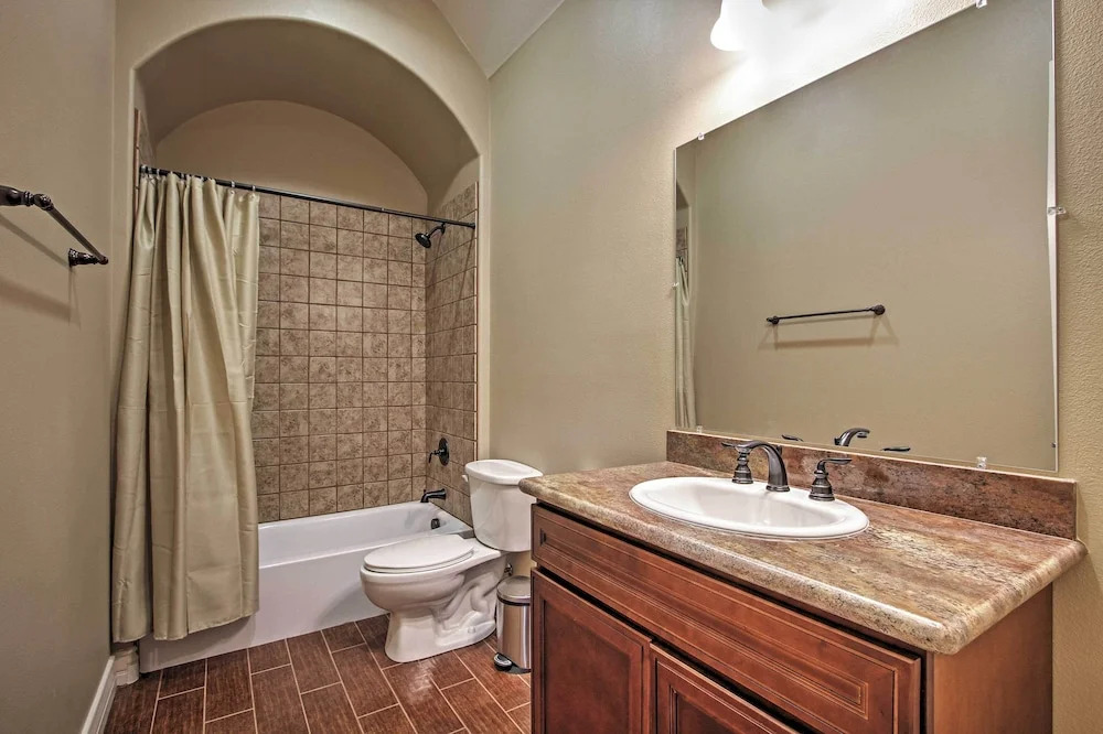 Roomy Home w/ Deck, 5 Mi to Lake Arrowhead Village