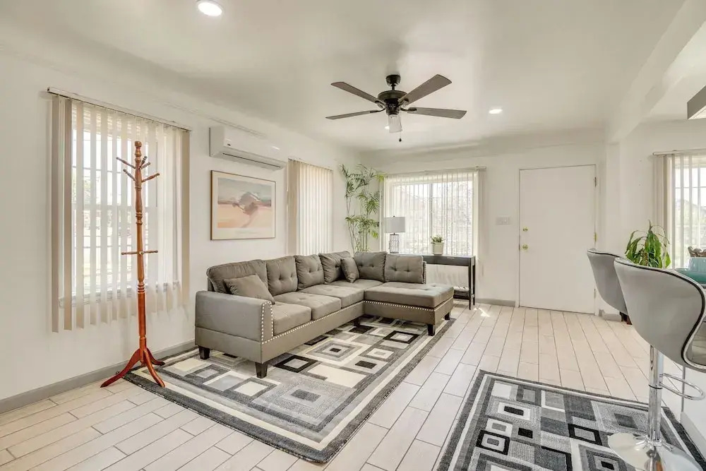 2 Mi to Sofi Stadium: Updated Inglewood Home!