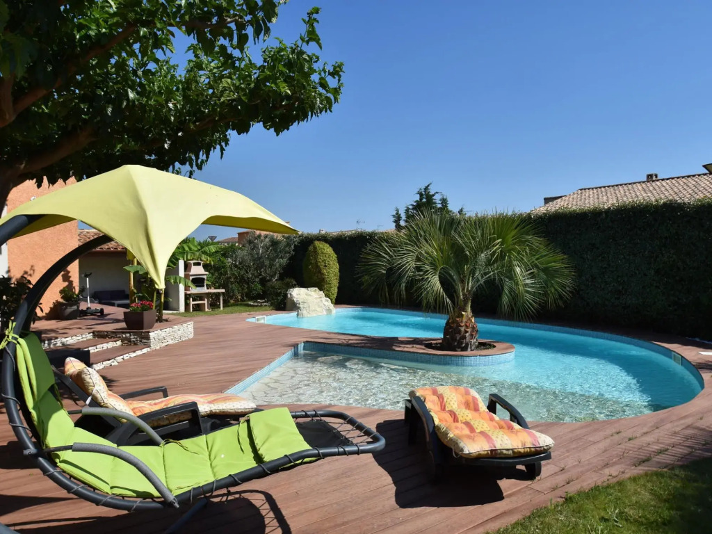 Luxury Holiday Home in Pierrerue With Private Pool & Centre Nearby