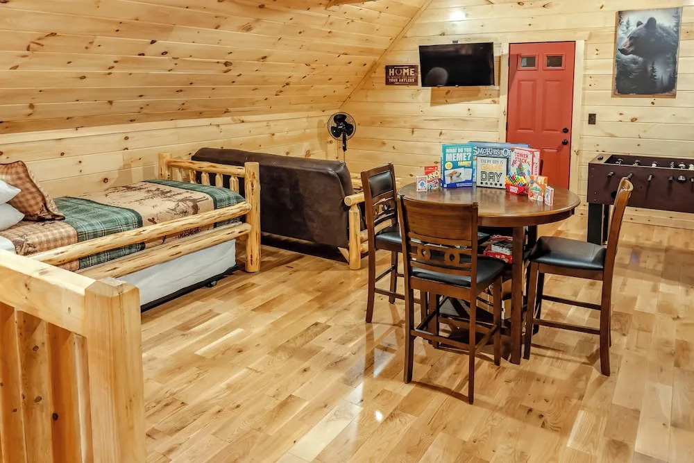 Gatlinburg Mountain Cabin: 4 Mi to National Park