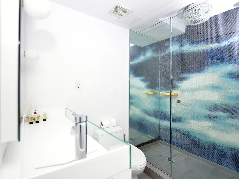Miami World Rental - Mondrian 821