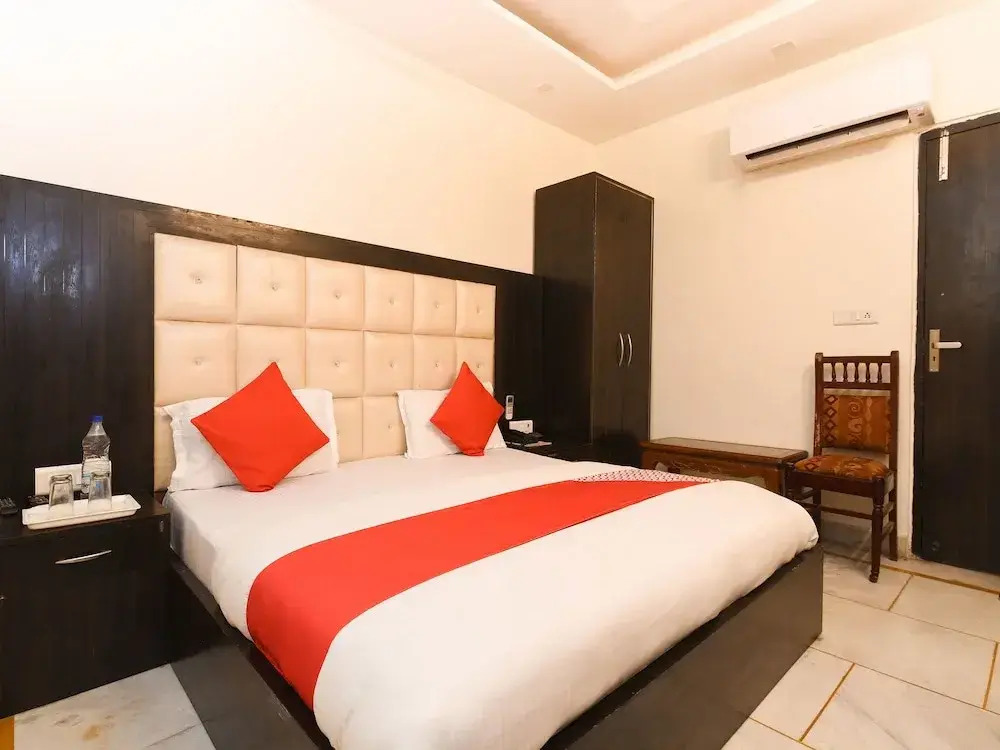 OYO 14721 Hotel Vishesh Continental