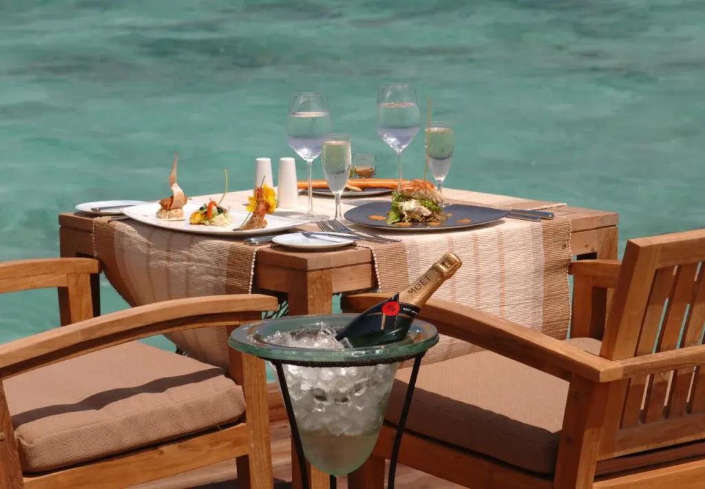 Курорт Adaaran Prestige Water Villas - with Dine around Premium All inclusive - 24 hours   45 Minutes from Male by Seaplane