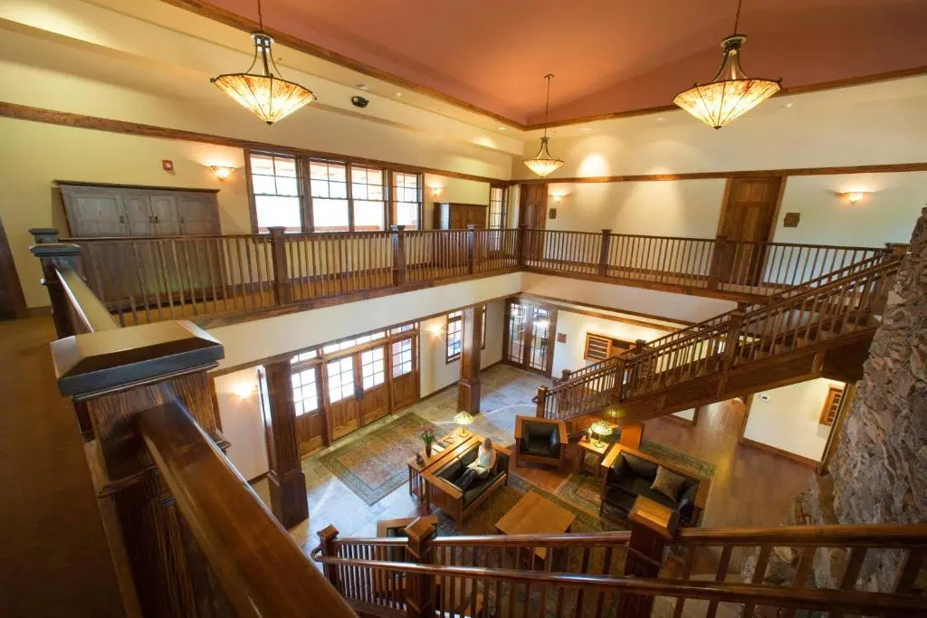 FivePine Lodge