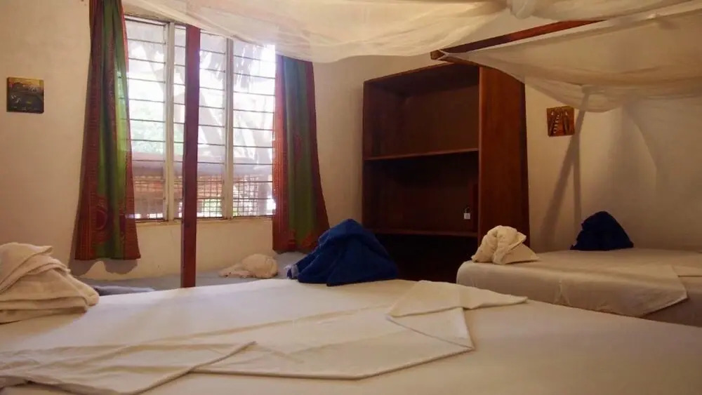 Caveman Eco-Lodge