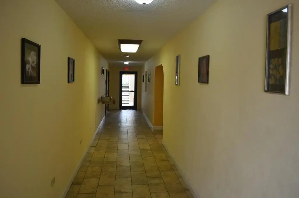 Summit Inn Hotel & Suites