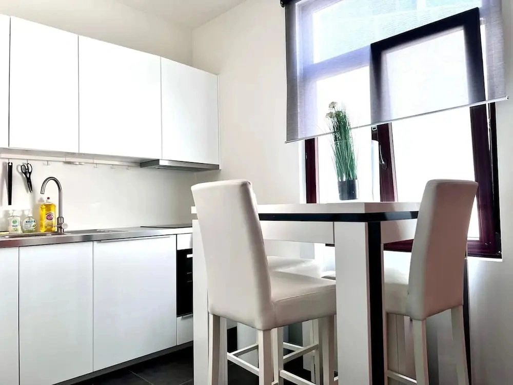 A Chic Haven in the Heart of Urban Nature