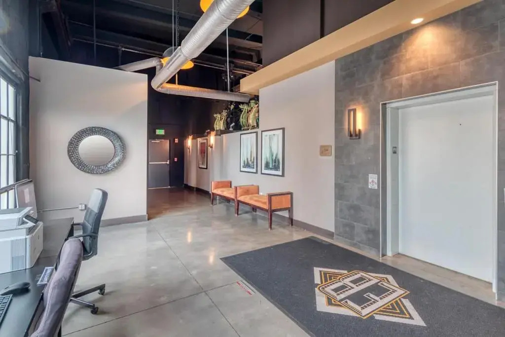 1BR Luxury Studio Historic Building, Parking, Rooftop Deck & Gym