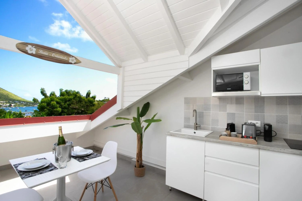 Beautiful suite S12 with pool and sea view